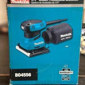 NEW Makita B04556 1/4" Sheet Finishing Sander Corded Electric Used Once